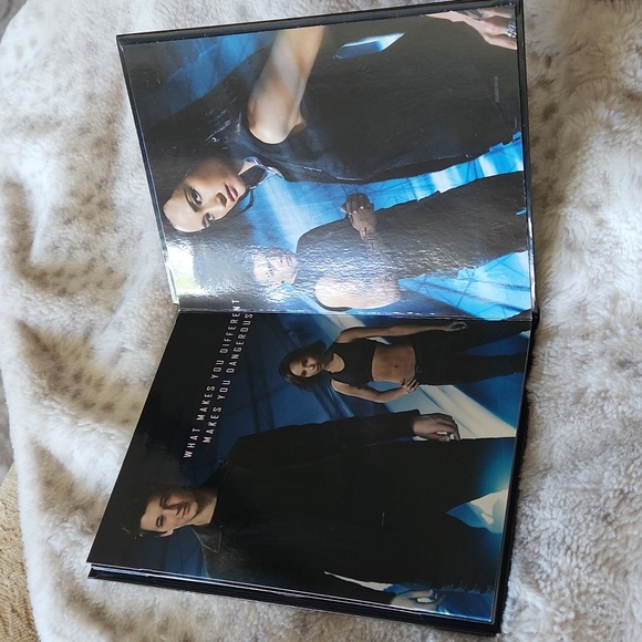 Divergent (2014 Film) [DVD and bonus disc] - Picture 5 of 5
